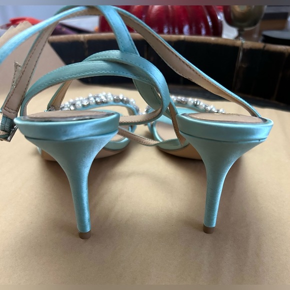 Jewel Badgley Mischka Mint Green
Sandals with Silver Jewel Embellishments - Picture 6 of 8
